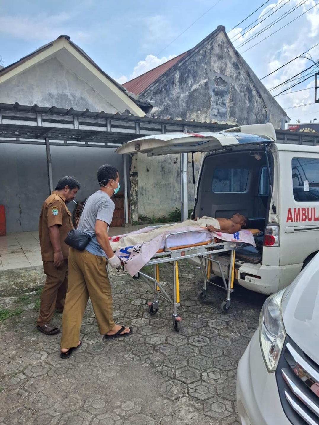 Berita Kepala Desa Parapatan Tanggap Tangani ODGJ Korban Kecelakaan di Tegal, Dirujuk ke RS Cideres - Desa Parapatan Sumberjaya