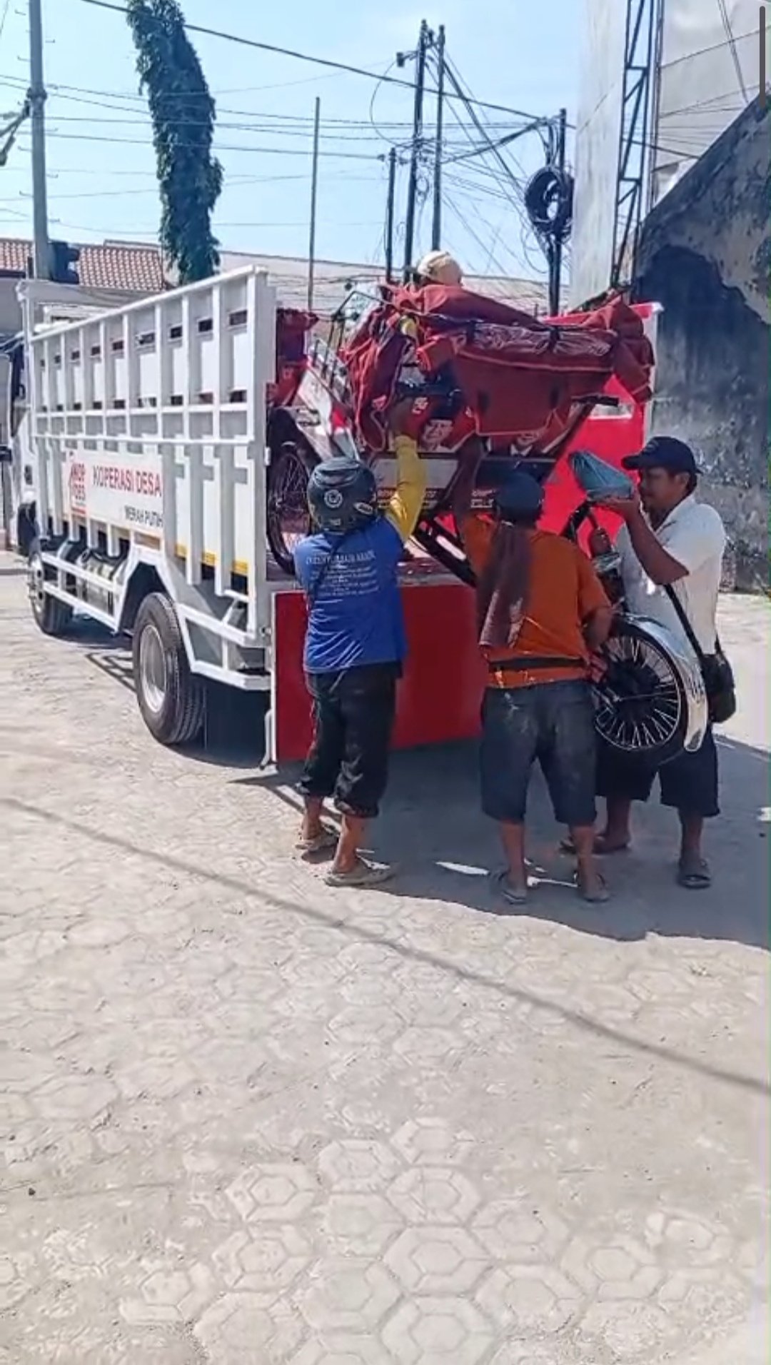 Berita Pemerintah Desa Parapatan Sampaikan Apresiasi kepada Presiden Republik Indonesia atas Bantuan Becak Listrik - Desa Parapatan Sumberjaya